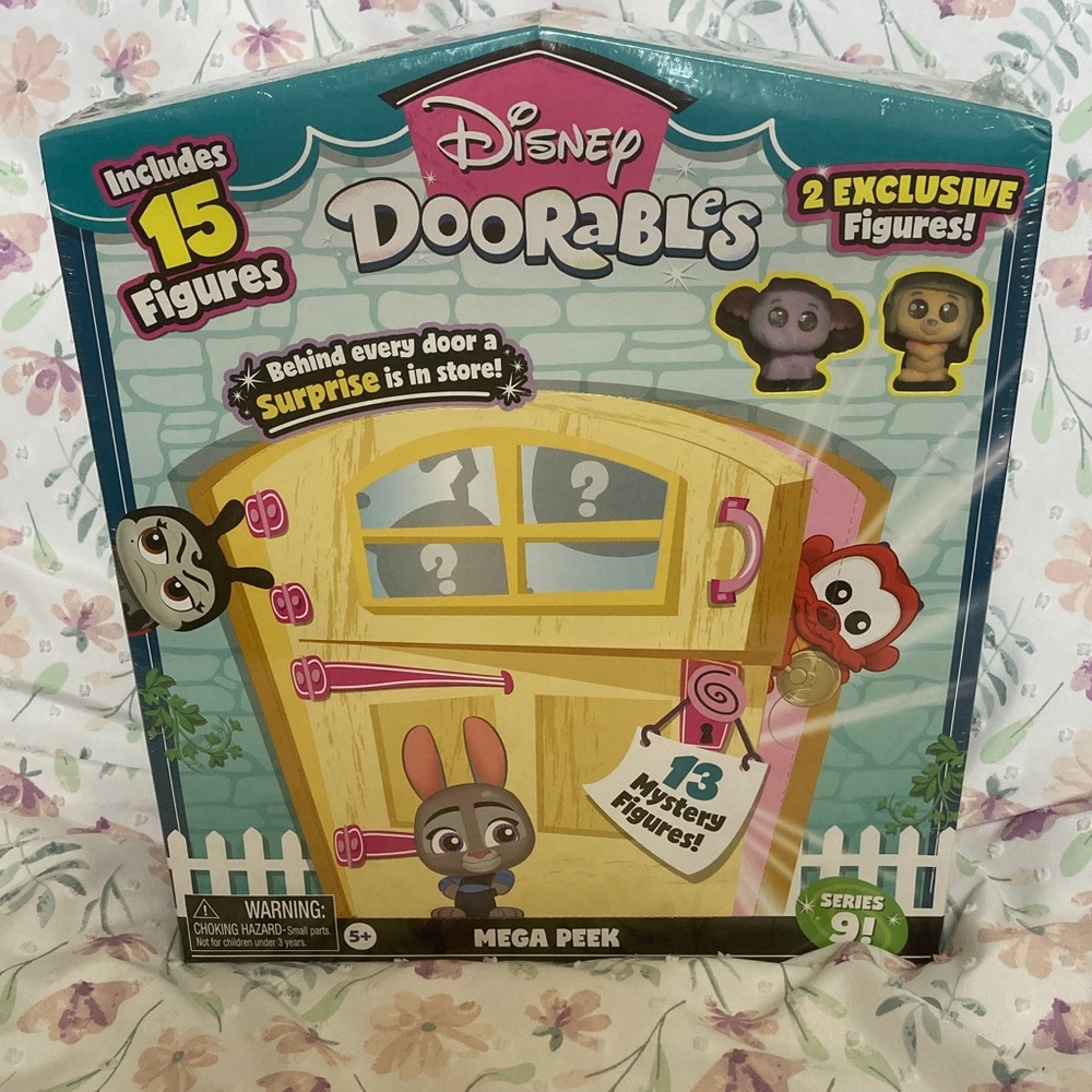 NIB Sealed Disney Doorables Series 9 Mega Peek playset.